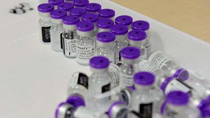 Des doses de vaccin Pfizer/BioNTech contre le Covid-19 dans un centre de vaccination à Marseille (Bouches-du-Rhône), le 19 avril 2021. (NICOLAS TUCAT / AFP)