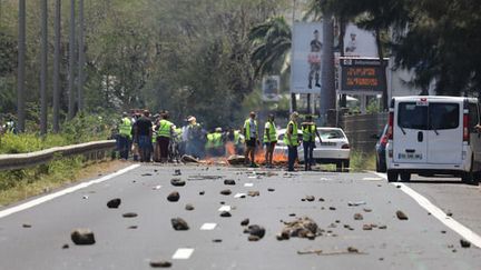 Des "gilets jaunes" à Saint-Denis sur l'Ile de La Réunion, le 19 novembre 2018. (RICHARD BOUHET / AFP)