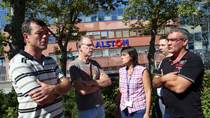 André Fages  délégué CFE-CGC,&nbsp;à gauche, avec les salariés d'Alstom Belfort le 8 septembre 2016. (/NCY / MAXPPP)