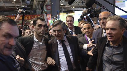 François Fillon, le 1er mars 2017 au Salon de l'agriculture.&nbsp; (CHRISTOPHE ARCHAMBAULT / AFP)