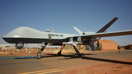 Un drone Reaper de l'armée de l'air française sur la base Barkhane de Niamey, en décembre 2019. (DAPHNE BENOIT / AFP)