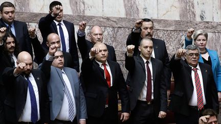 &nbsp; (Les députés d'Aube dorée lors de la nouvelle Assemblée, en février 2015 © REUTERS/Yannis Kolesidis)