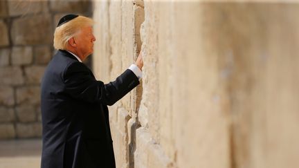 Donald Trump au Mur des Lamentations, à Jérusalem, le 22 mai 2017.&nbsp; (JONATHAN ERNST / REUTERS)