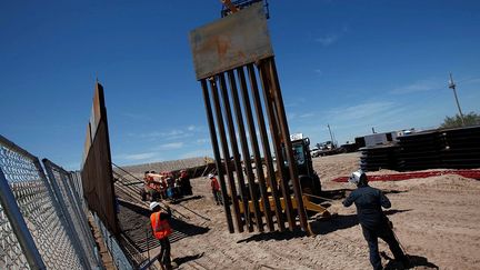 dans l’Etat américain du Nouveau-Mexique face à la ville frontalière mexicaine de Ciudad Juarez minée par la pauvreté, la drogue et les meurtres de femmes. (Reuters / Jose Luis Gonzalez)