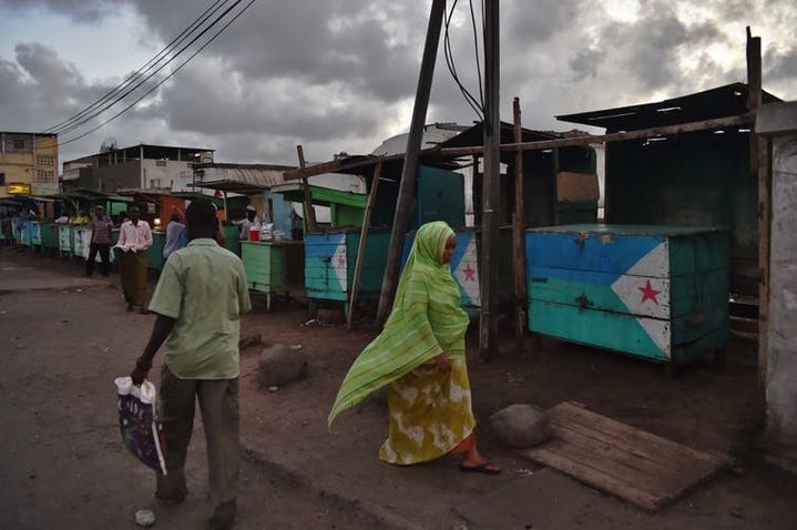 Devantures d’étals vendant du khat à Djibouti, mai 2015.  (Carl de Souza/AFP)