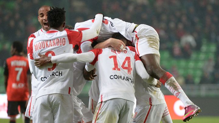 Les joueurs de Nancy se congratulent apr&egrave;s leur victoire contre Rennes 2-0, le 30 mars 2013.&nbsp; (DAMIEN MEYER / AFP)