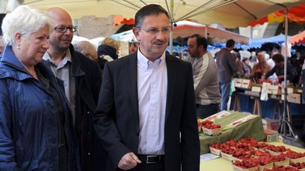 Le candidat UMP Jean-Louis Costes, le 18 mai 2013 &agrave; Villeneuve-sur-Lot (Lot-et-Garonne). (JEAN PIERRE MULLER / AFP)