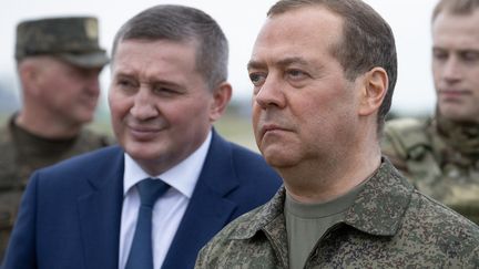 Dmitri Medvedev, ancien président russe, en visite dans la région de Volgograd (Russie), le 1er juin 2023. (YEKATERINA SHTUKINA / SPUTNIK / AFP)