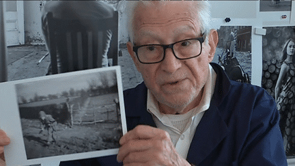 Le photographe Tony Vaccaro dans son atelier du Queens à New York.
 (culturebox - capture d&#039;écran)