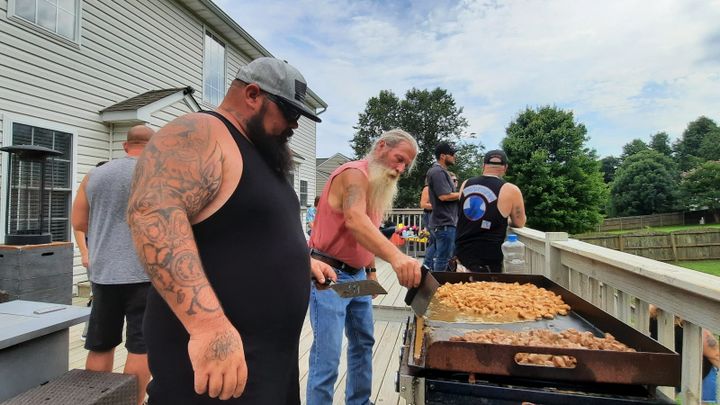 Un barbecue de motards-vétérans en Virginie, septembre 2021. (BENJAMIN ILLY / RADIO FRANCE)