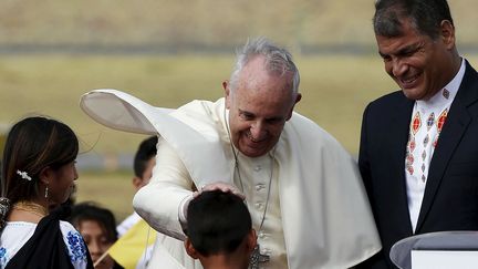 Le 5 juillet 2015, le pape François avec le président équatorien Rafael Correa à Quito.   (REUTERS / Alessandro Bianchike)