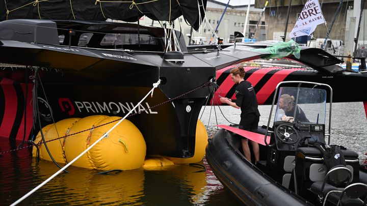 Le bateau de Sébastien Rogues (Primonial) a pu rejoindre Lorient sans casse. Un travail d'optimisation a toutefois été réalisé pour "remettre le bateau à son plein potentiel", explique le skippeur. (VINCENT CURUTCHET / ALEA)