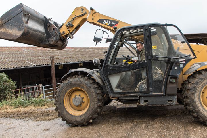 Christian Ladaique dans son tracteur, le 1er novembre 2018, à Pange (Moselle). (ANNE BRIGAUDEAU / FRANCEINFO)