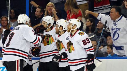 Les Chicago Blackhawks lors de leur victoire dans le match N.5 de la Coupe Stanley. (BRUCE BENNETT / GETTY IMAGES NORTH AMERICA)