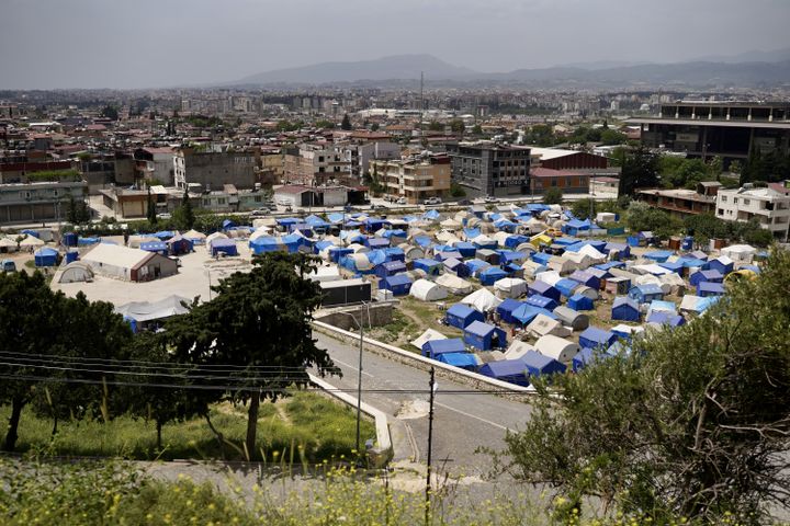 One of the many tent villages on the edge of Antakya (Turkey), May 12, 2023. (PIERRE-LOUIS CARON / FRANCEINFO)