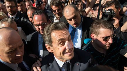 L'ancien pr&eacute;sident de la R&eacute;publique, Nicolas Sarkozy, le 8 juillet 2013 &agrave; Paris, devant les locaux de l'UMP. (MARTIN BUREAU / AFP)