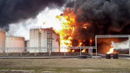 Un dépot de carburant à Belgorod, en Russie, le 1er avril 2022. (HANDOUT / RUSSIAN EMERGENCIES MINISTRY / AFP)