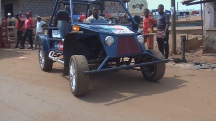 La voiture recyclée au Cameroun.&nbsp; (France 24)