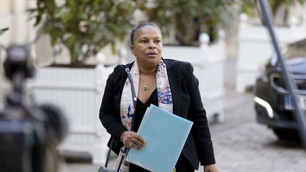 La ministre de la Justice, Christiane&nbsp;Taubira, arrive &agrave; Matignon, &agrave; Paris, le 6 mars 2015. (KENZO TRIBOUILLARD / AFP)