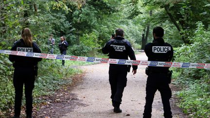 Polizeibeamte am Fundort der philippinischen Leiche im Bois de Boulogne, 23. September 2024. (DELPHINE GOLDSZTEJN / LE PARISIEN / MAXPPP)