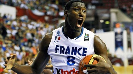 L'intérieur tricolore Ian Mahimi sous le maillot de l'équipe de France