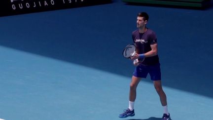 L'open d'Australie débutera lundi 17 janvier. Ce jour, Novak Djokovic devrait jouer son premier match. Or, il peut encore être expulsé à tout moment par le gouvernement australien. (FRANCE 3)