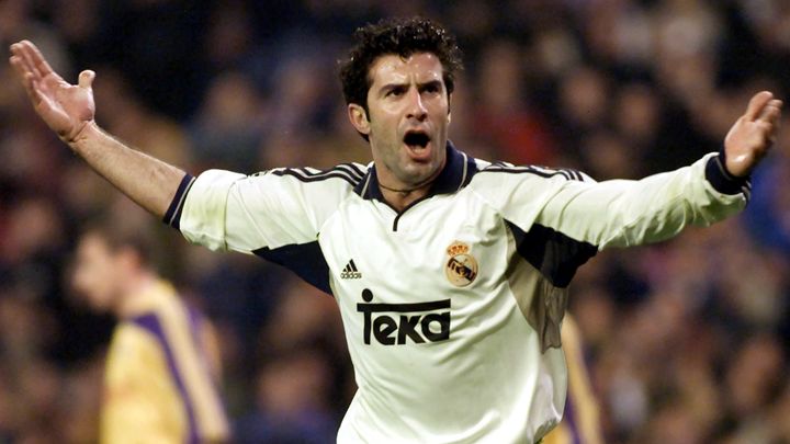 Le joueur portugais Luis Figo lors d'un match opposant le Real Madrid &agrave; Anderlecht, au stade de Madrid (Espagne), le 5 d&eacute;cembre 2000. (REUTERS)