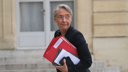 La Première ministre Elisabeth Borne, le 19 juillet 2023, au palais de l'Elysée, à Paris. (QUENTIN DE GROEVE / HANS LUCAS / AFP)