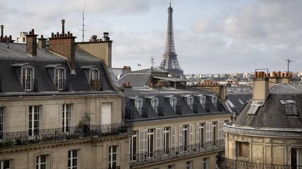 Une vue des toits de Paris. (VINCENT ISORE / MAXPPP)