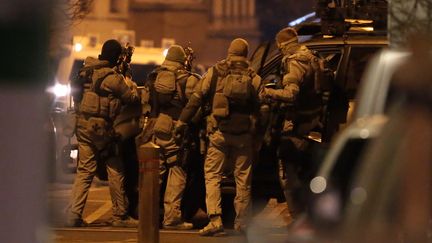 Des membres des forces spéciales belges, mobilisés dans le cadre de l'opération antiterroriste menée mardi 15 mars 2016 à Bruxelles (Belgique). (MAXPPP)