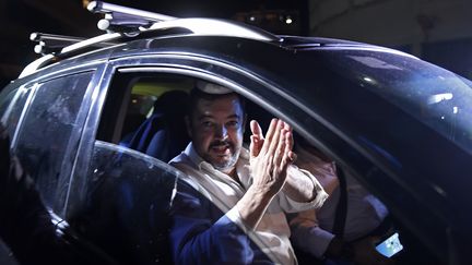 Roberto Marrero, ancien chef de cabinet du leader de l’opposition Juan Guaido, à sa sortie de prison le 31 août. Il fait partie des plus de 100 personnes libérés par Nicolas Maduro d'un seul coup. (FEDERICO PARRA / AFP)