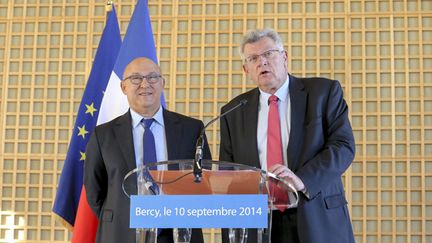 &nbsp; (Michel Sapin et Christian Eckert ont repoussé à fin 2017 l'objectif de ramener le déficit public sous les 3% du PIB © MaxPPP)