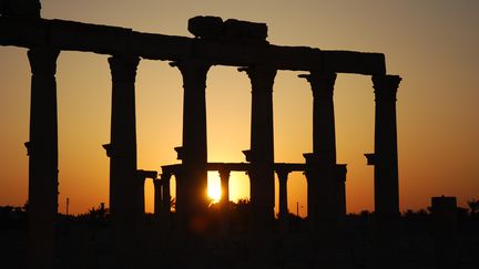 Sunset over the ruins in the Syrian desert in the ancient city of Palmyra, Syria, 03 June 2009. The partly well-preserved structures, which have been declared a UNESCO World Hertiage Site, are in danger of being destroyed by extremists from the terror group Islamic State. Tourists from all over the world visited the sites up until the start of the civil war. Photo: CHRIS MELZER/dpa (CHRIS MELZER / DPA)