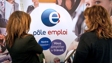 L'entr&eacute;e d'un centre P&ocirc;le emploi de Lens (Pas-de-Calais), le 17 avril 2014. (PHILIPPE HUGUEN / AFP)