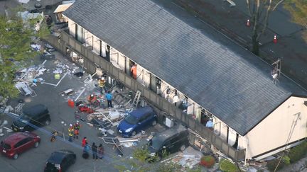 Deux étudiants sont morts dans cette maison, près de la préfecture de Kunamoto (sud-ouest du Japon), à la suite du tremblement de terre, survenu&nbsp;le 16 avril 2016. (MASANOBU NAKATSUKASA / AFP)