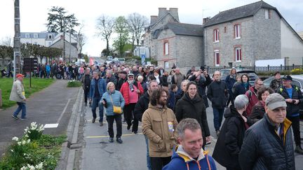 Une manifestation contre la réforme des retraites, à Guichen (Ille-et-Vilaine), le 6 avril 2023. (ROBIN PRUDENT / FRANCEINFO)