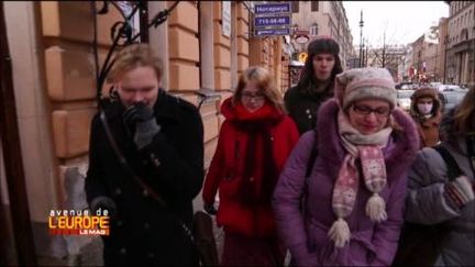 Des "Poutine tours" sur les lieux de l'enfance du président russe. (FRANCE 3 / FRANCETV INFO)