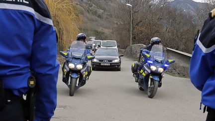 Convoi présidentiel, le 25 mars 2015, à Seyne-les-Alpes. (ERIC GAILLARD / REUTERS / X00102)