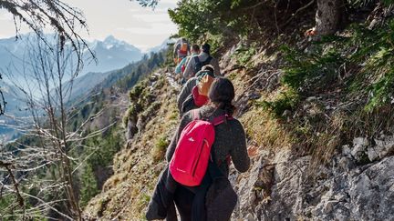 La micro-aventure s’adresse à tous ceux qui sont en mal de grand air et d’activités car on voyage hors des sentiers battus sur de courtes périodes : un week-end ou même le temps d’une soirée.&nbsp; &nbsp; (ALEXIS COSENTINO / HELLOWAYS)