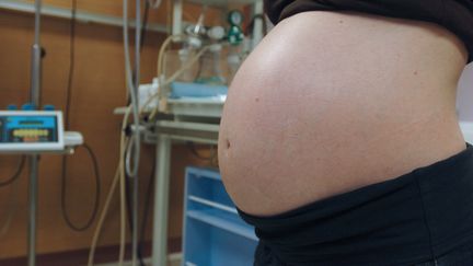 En Rome (Italie), une femme porte par erreur les jumeaux d'une autre apr&egrave;s un f&eacute;condation in vitro. (Photo d'illustration) (JEAN AYISSI / AFP)