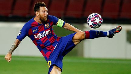 Lionel Messi, un footballeur aux pieds d'or. Sa&nbsp;close de transfert est&nbsp;de 700&nbsp;millions d'euros (photo d'illustration du 9 août 2020 à Barcelone en Espagne). (ENRIC FONTCUBERTA / MAXPPP)