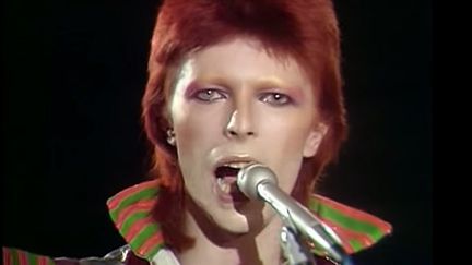 David Bowie à Top of The Pops (G-B) en janvier 1973.
