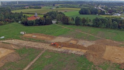 Vue aérienne du site archéologique de Doorn Nord à Ninove (Flandre-Orientale), dans le nord de la Belgique. (SOLVA)