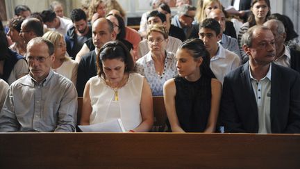 La famille d'Alexandre Junca, pendant le procès du meurtre du collégien,&nbsp;devant la Cour d'assises des Pyrénées-Atlantiques, à Pau, le 7 juin 2016. (IROZ GAIZKA / AFP)