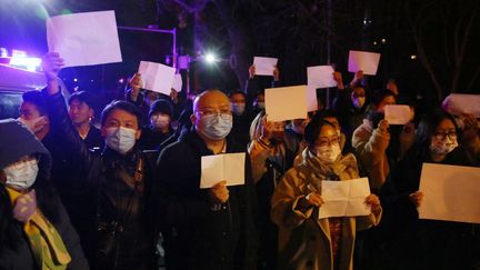 Manifestation à Pékin, le 27 novembre 2022, contre la politique "zéro Covid".&nbsp; (KOKI KATAOKA / YOMIURI / AFP)