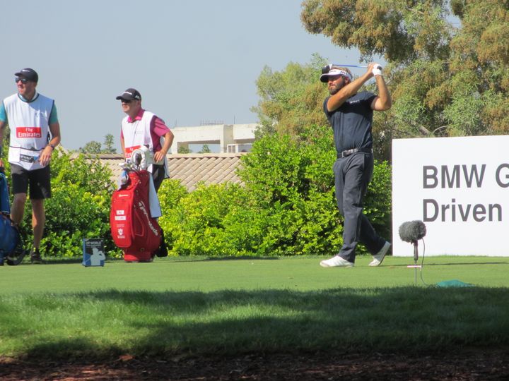 Victor Dubuisson au départ du trou numéro 4 à Dubaï (Fabrice Rigobert Radio France)