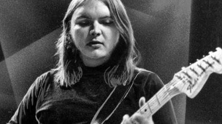 Ed King, guitariste du groupe de rock du sud Lynyrd Skynyrd, en 1975
 (AP / SIPA)