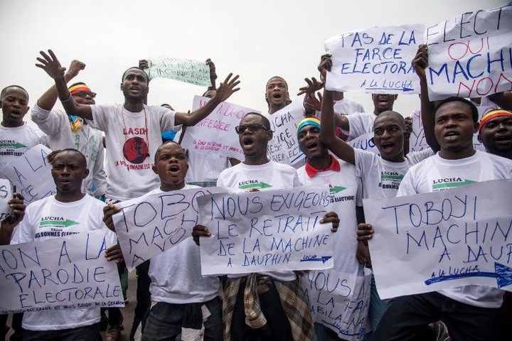 Des membres du mouvement citoyen «La Lucha» manifestent à Kinshasa le 20 octobre 2018 pour exiger le retrait de la machine à voter. (Photo AFP/Junior D.Kannah)