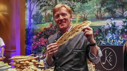 Éric Kayser remporte le concours de la meilleure baguette in New York City le 21 janvier 2016. (BLOOMBERG / GETTY IMAGES)