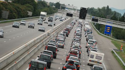 Un embouteillage sur l'A7, pr&egrave;s de Valence (Dr&ocirc;me), le 19 juillet 2014. (CITIZENSIDE / CHRISTOPHE ESTASSY / CITIZENSIDE.COM)